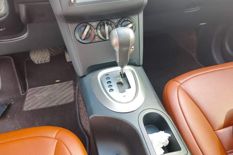 Used Nissan Qashqai 2015 2.0 XL Coolfire CVT 2WD Gear Lever