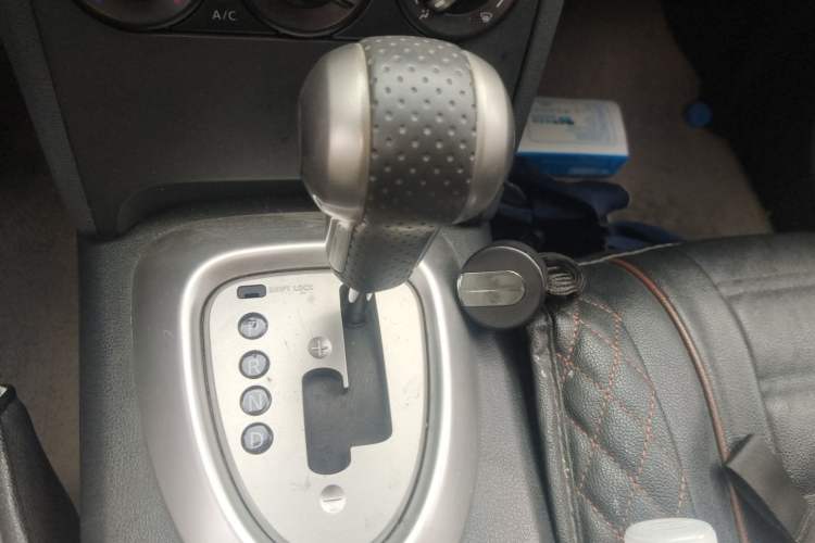 Used Nissan Qashqai 2015 2.0 XL Coolfire CVT 2WD Gear Lever