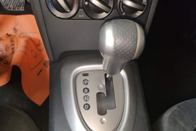 Used Nissan Qashqai 2015 2.0 XL Coolfire CVT 2WD Gear Lever