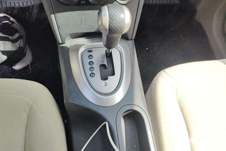 Used Nissan Qashqai 2015 2.0 XL Coolfire CVT 2WD Gear Lever