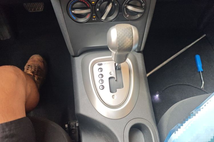 Used Nissan Qashqai 2015 2.0 XL Coolfire CVT 2WD Gear Lever