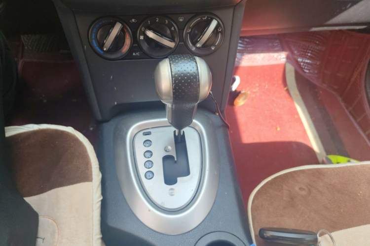 Used Nissan Qashqai 2015 2.0 XL Coolfire CVT 2WD Gear Lever