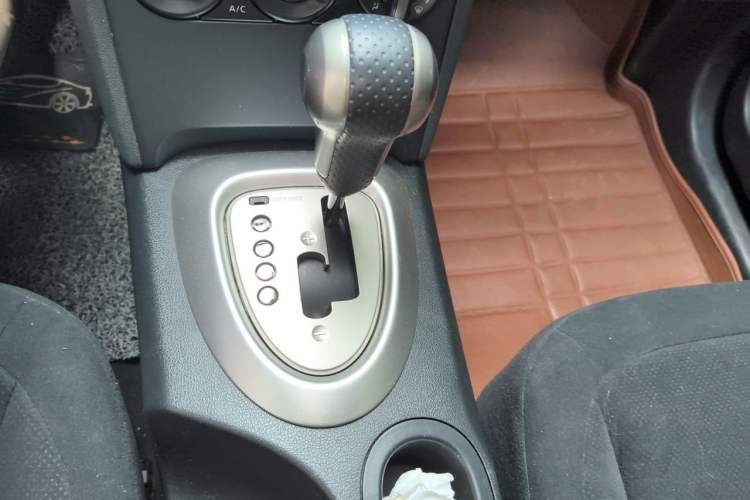 Used Nissan Qashqai 2015 2.0 XL Coolfire CVT 2WD Gear Lever