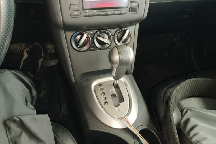 Used Nissan Qashqai 2015 2.0 XL Coolfire CVT 2WD Gear Lever