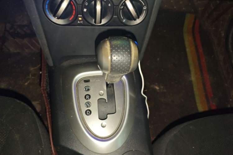 Used Nissan Qashqai 2015 2.0 XL Coolfire CVT 2WD Gear Lever