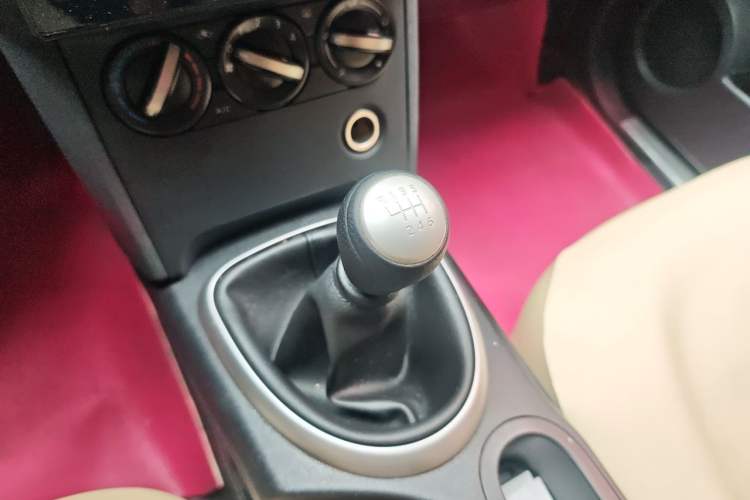 Used Nissan Qashqai 2015 2.0 XL Cool Fire MT 2WD Gear Lever