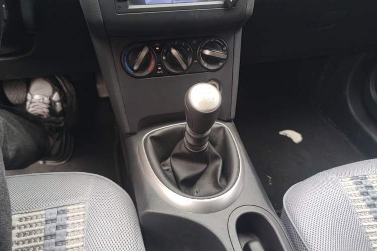Used Nissan Qashqai 2015 2.0 XL Cool Fire MT 2WD Gear Lever