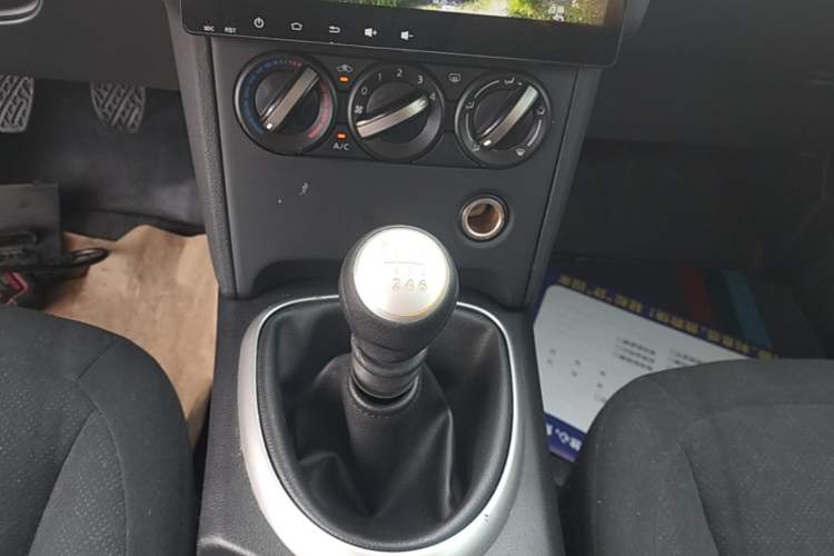 Used Nissan Qashqai 2015 2.0 XL Cool Fire MT 2WD Gear Lever