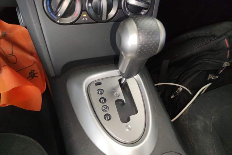 Used Nissan Qashqai 2015 2.0 XL Coolfire CVT 2WD Gear Lever