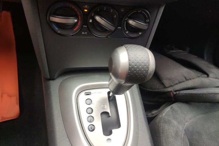 Used Nissan Qashqai 2015 2.0 XL Coolfire CVT 2WD Gear Lever