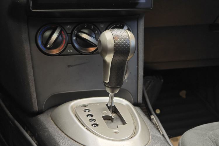 Used Nissan Qashqai 2015 2.0 XL Coolfire CVT 2WD Gear Lever