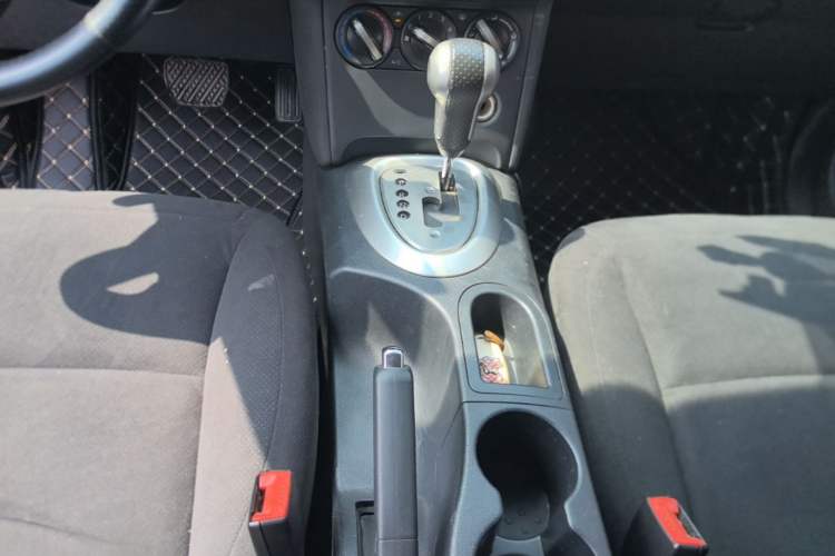 Used Nissan Qashqai 2015 2.0 XL Coolfire CVT 2WD Gear Lever