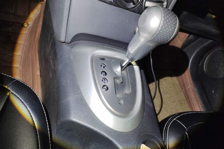 Used Nissan Qashqai 2015 2.0 XL Coolfire CVT 2WD Gear Lever