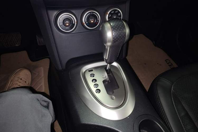 Used Nissan Qashqai 2015 2.0 XL Coolfire CVT 2WD Gear Lever