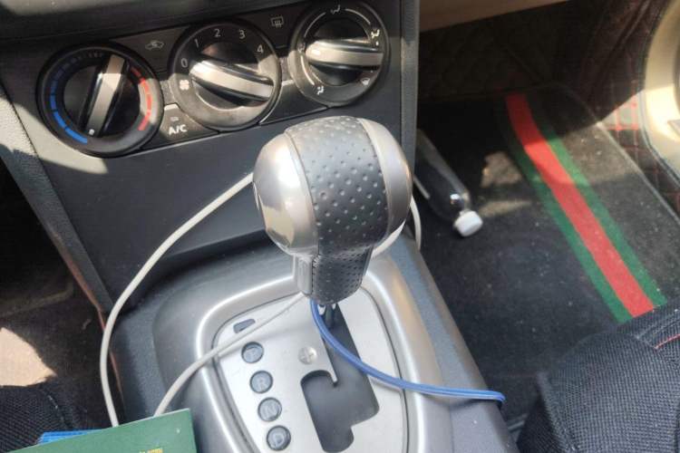 Used Nissan Qashqai 2015 2.0 XL Coolfire CVT 2WD Gear Lever