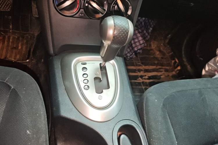 Used Nissan Qashqai 2015 2.0 XL Coolfire CVT 2WD Gear Lever