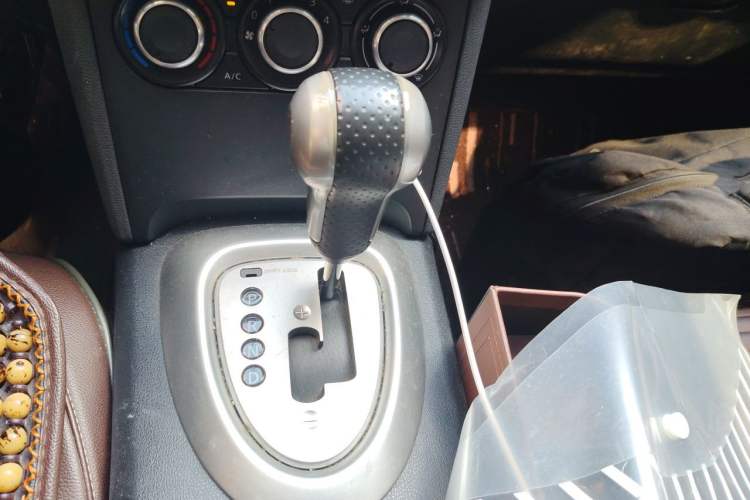 Used Nissan Qashqai 2015 2.0 XL Coolfire CVT 2WD Gear Lever