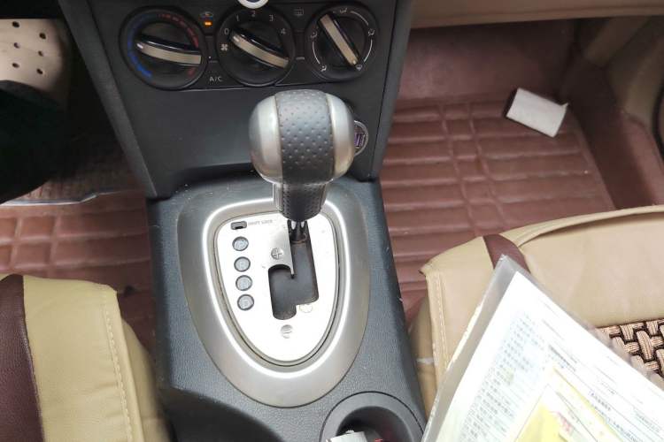 Used Nissan Qashqai 2015 2.0 XL Coolfire CVT 2WD Gear Lever