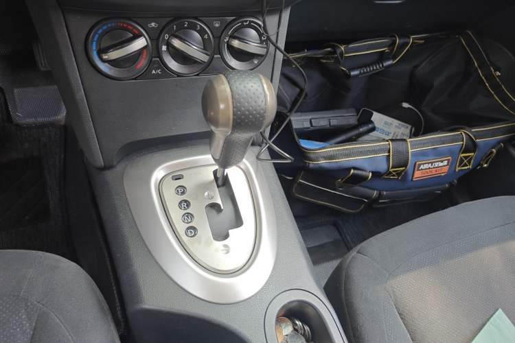 Used Nissan Qashqai 2015 2.0 XL Coolfire CVT 2WD Gear Lever