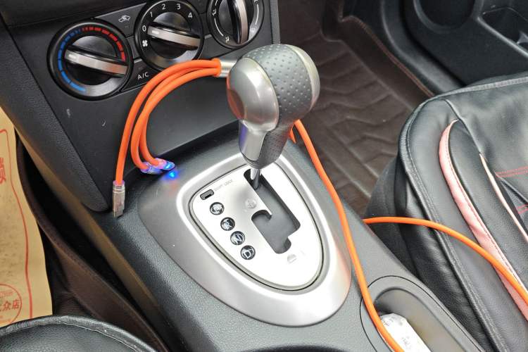 Used Nissan Qashqai 2015 2.0 XL Coolfire CVT 2WD Gear Lever