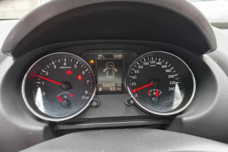Used Nissan Qashqai 2015 2.0 XL Cool Fire MT 2WD Instrument Cluster