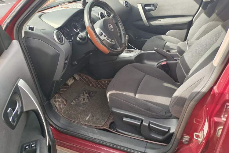 Used Nissan Qashqai 2015 2.0 XL Coolfire CVT 2WD Interior 2