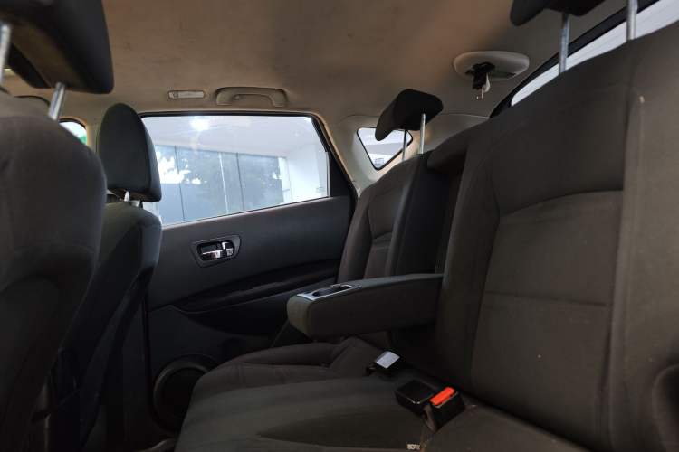 Used Nissan Qashqai 2015 2.0 XL Coolfire CVT 2WD Interior 2