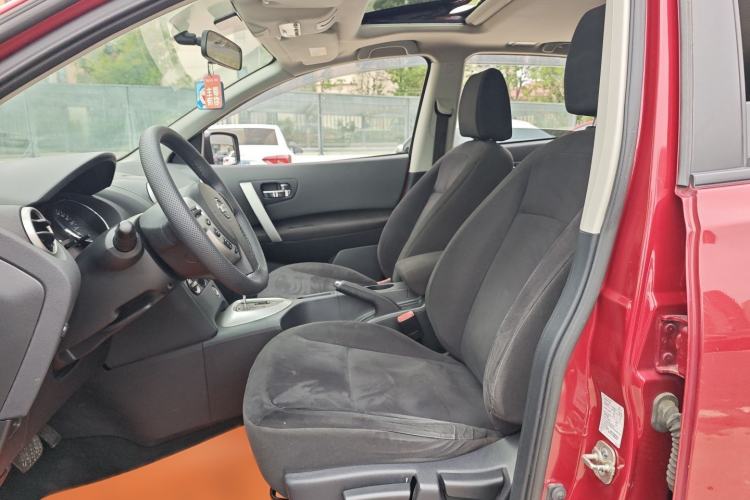 Used Nissan Qashqai 2015 2.0 XL Coolfire CVT 2WD Interior 4