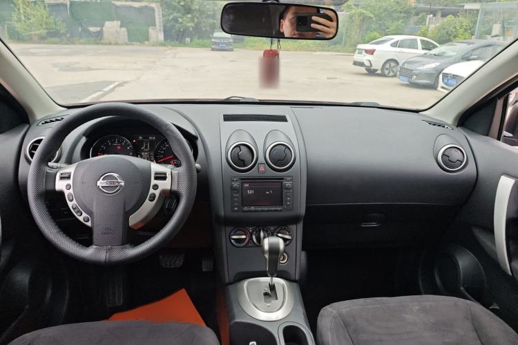 Used Nissan Qashqai 2015 2.0 XL Coolfire CVT 2WD Interior 5