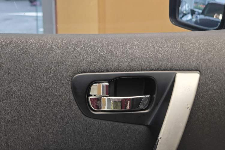 Used Nissan Qashqai 2015 2.0 XL Coolfire CVT 2WD Interior 5