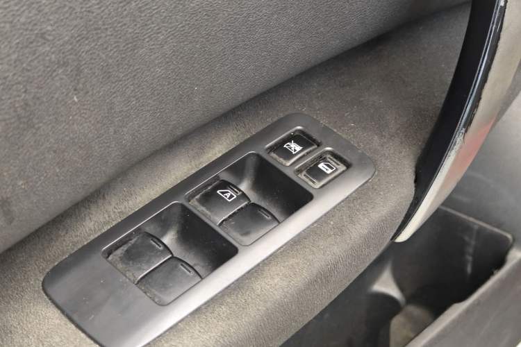 Used Nissan Qashqai 2015 2.0 XL Coolfire CVT 2WD Interior 6