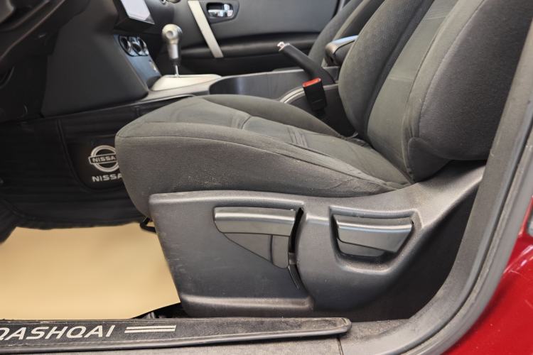 Used Nissan Qashqai 2015 2.0 XL Coolfire CVT 2WD Interior 7