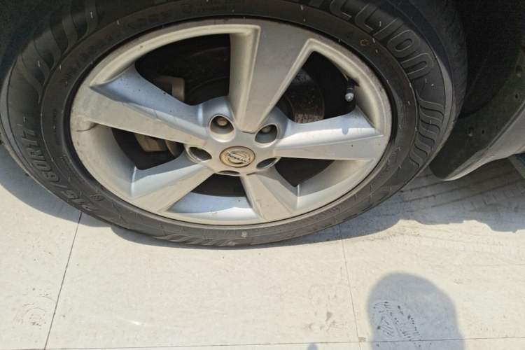 Used Nissan Qashqai 2015 2.0 XL Coolfire CVT 2WD Left Front Wheel Hub