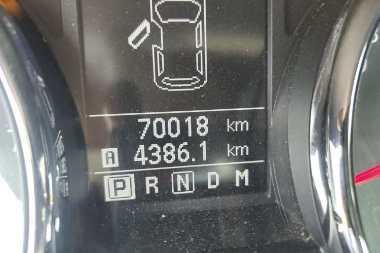 Used Nissan Qashqai 2015 2.0 XL Coolfire CVT 2WD Odometer Close Up