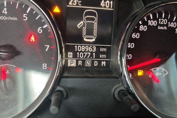 Used Nissan Qashqai 2015 2.0 XL Coolfire CVT 2WD Odometer Close Up