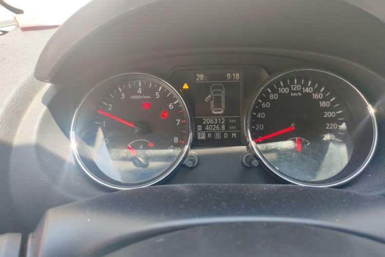 Used Nissan Qashqai 2015 2.0 XL Coolfire CVT 2WD Odometer Close Up
