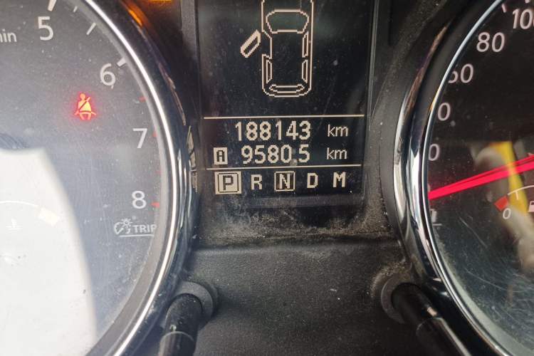 Used Nissan Qashqai 2015 2.0 XL Coolfire CVT 2WD Odometer Close Up
