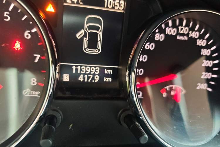 Used Nissan Qashqai 2015 2.0 XL Cool Fire MT 2WD Odometer Close Up