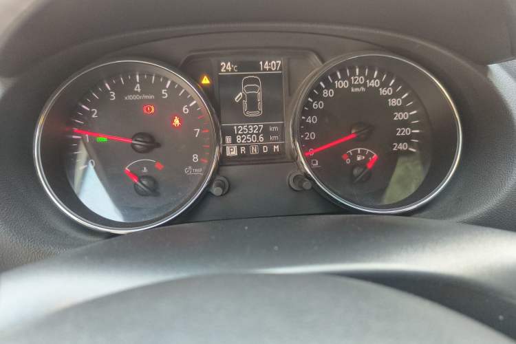 Used Nissan Qashqai 2015 2.0 XL Coolfire CVT 2WD Odometer Close Up