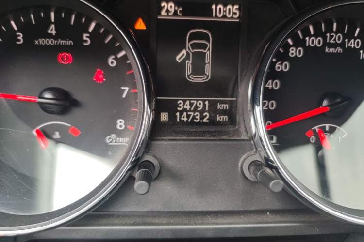 Used Nissan Qashqai 2015 2.0 XL Cool Fire MT 2WD Odometer Close Up