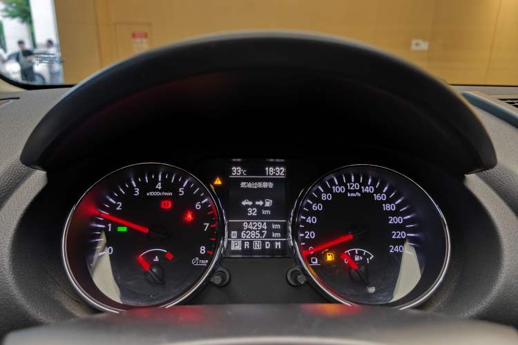 Used Nissan Qashqai 2015 2.0 XL Coolfire CVT 2WD Odometer Close Up