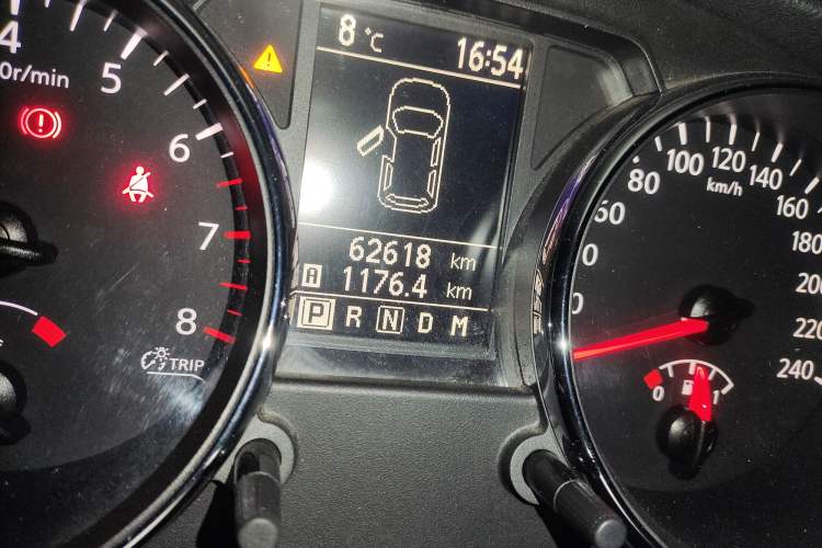 Used Nissan Qashqai 2015 2.0 XL Coolfire CVT 2WD Odometer Close Up