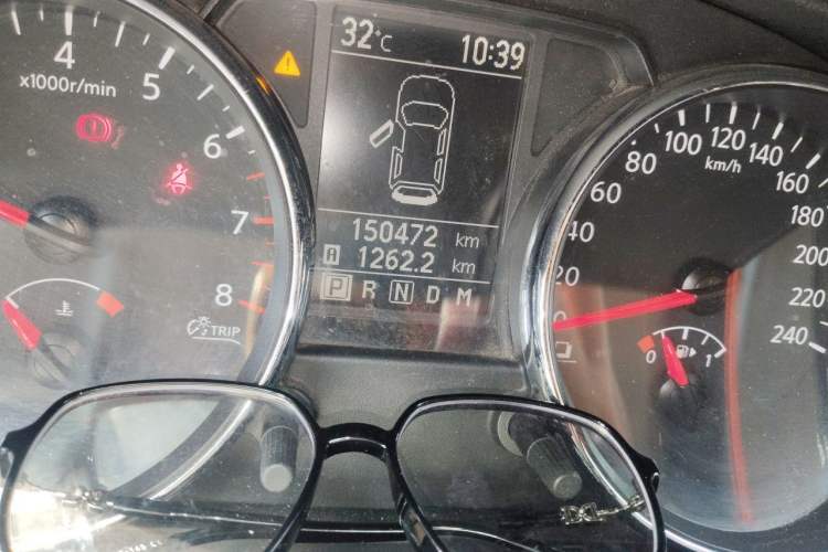 Used Nissan Qashqai 2015 2.0 XL Coolfire CVT 2WD Odometer Close Up