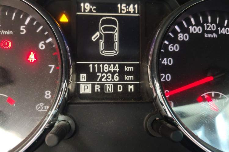 Used Nissan Qashqai 2015 2.0 XL Coolfire CVT 2WD Odometer Close Up