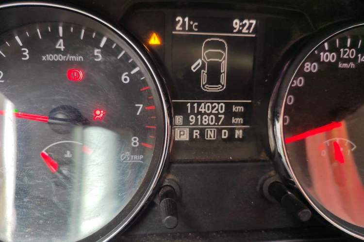 Used Nissan Qashqai 2015 2.0 XL Coolfire CVT 2WD Odometer Close Up