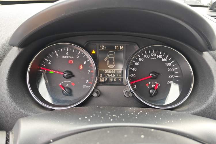 Used Nissan Qashqai 2015 2.0 XL Coolfire CVT 2WD Odometer Close Up