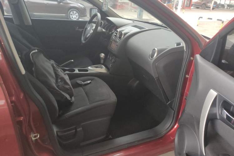 Used Nissan Qashqai 2015 2.0 XL Coolfire CVT 2WD Right Front Seat