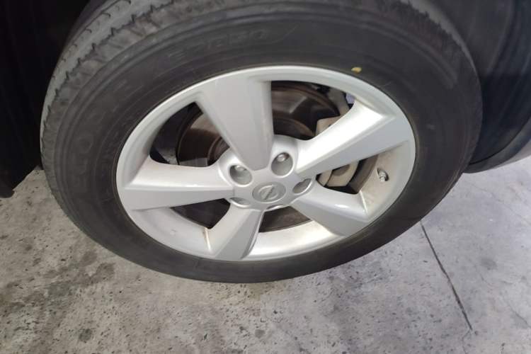 Used Nissan Qashqai 2015 2.0 XL Coolfire CVT 2WD Right Front Wheel Hub