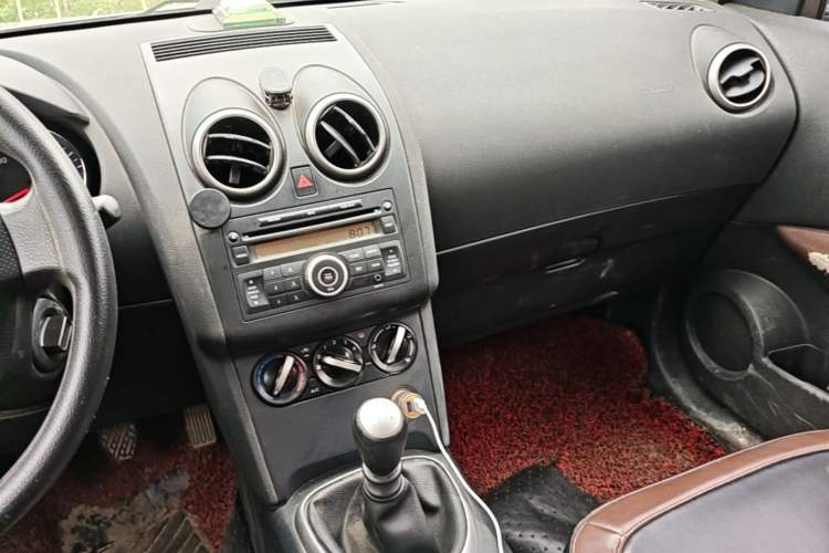 Used Nissan Qashqai 2015 2.0 XL Cool Fire MT 2WD Audio And AC Panel