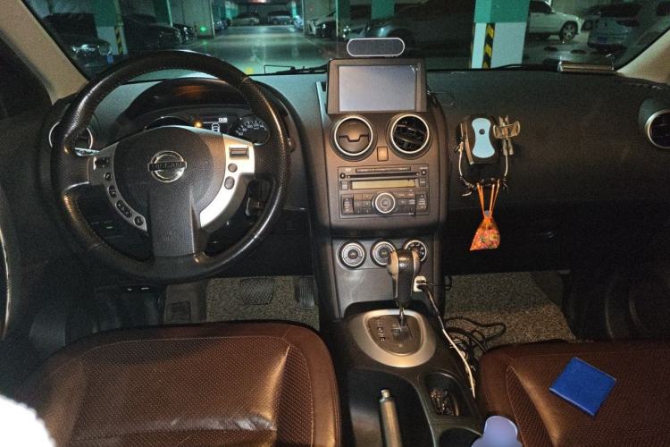 Used Nissan Qashqai 2015 2.0 XV Cool CVT 2WD Center Console